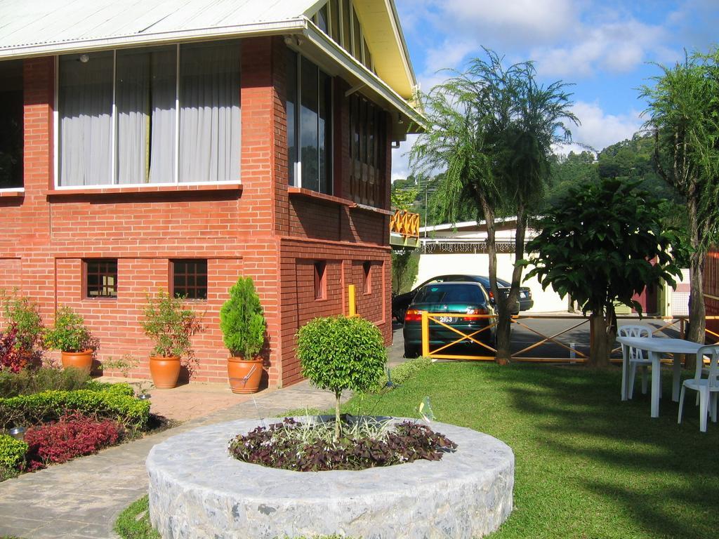 Heritage Inn Trinidad Belmont Exterior photo