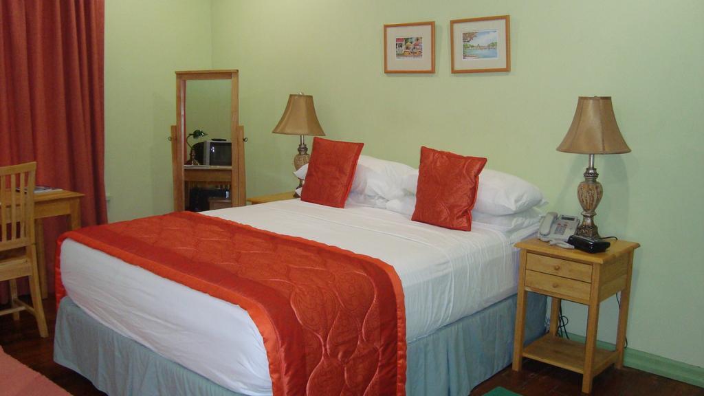 Heritage Inn Trinidad Belmont Room photo